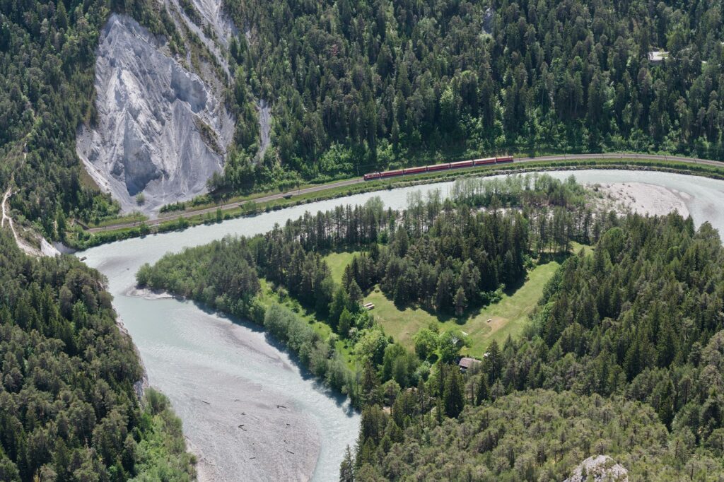 El latido secreto del Rin romántico: navegación fluvial y arquitectura de castillos en el desfiladero de Lorelei