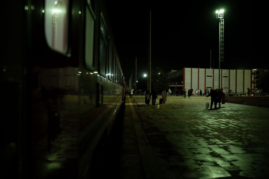El laberinto de la trocha y la locomotora: la odisea ferroviaria y humana del Transgabonais en el corazón ecuatorial