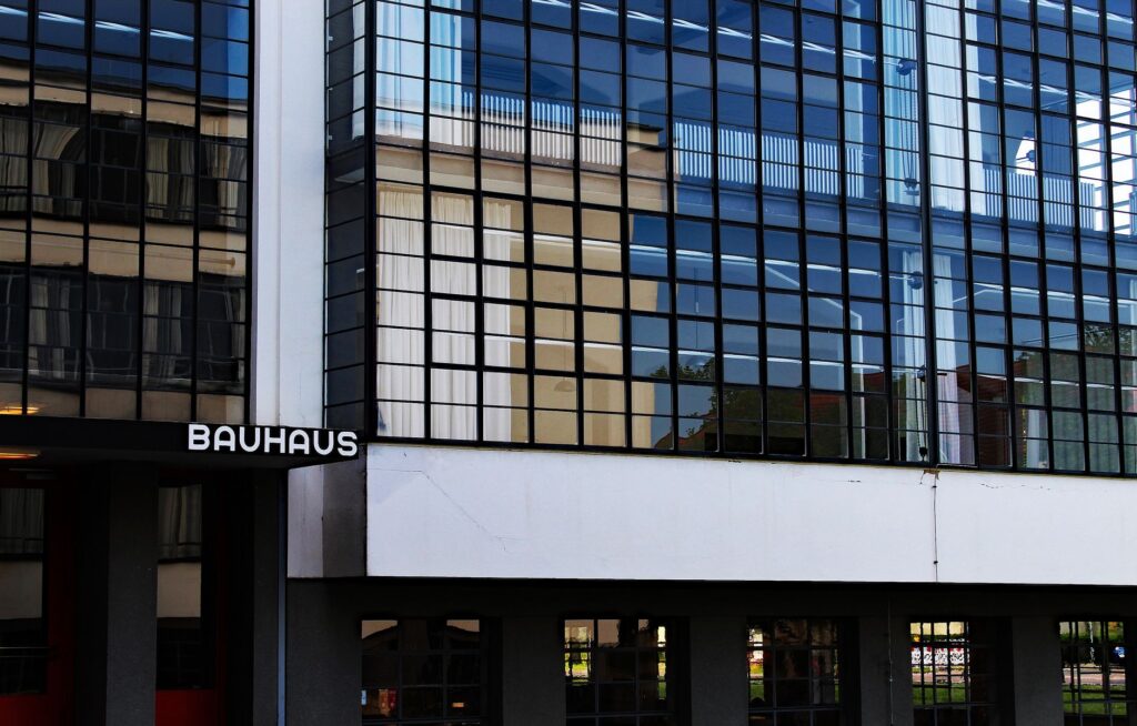 El Legado Oculto de la Bauhaus en Dessau: Arquitectura, Utopía y Realidad