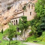 El latido subterráneo de la región de las cuevas de Liébana: Valles de caliza, pasarelas de roca y la conectividad rupestre del norte de España