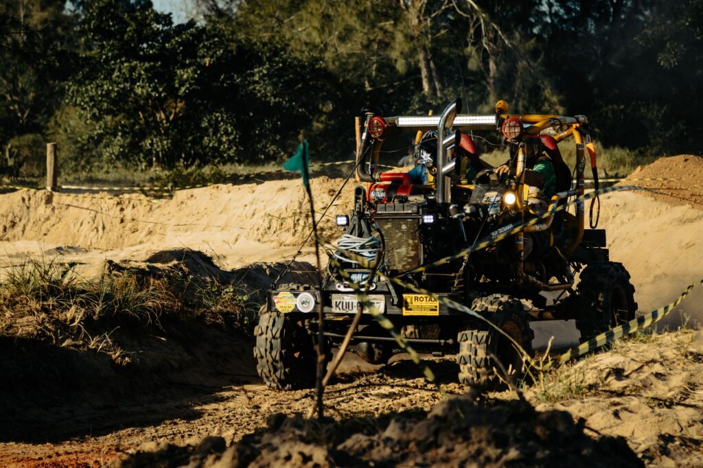 El laberinto intermodal del delta del Okavango: avionetas de campo, mokoros de poling y la frágil conectividad de un humedal africano