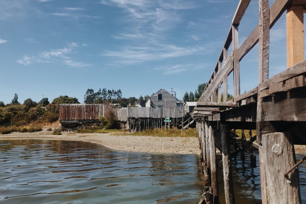 El laberinto intermodal del archipiélago de las Chiloé: canales, transbordadores y la frágil conectividad austral