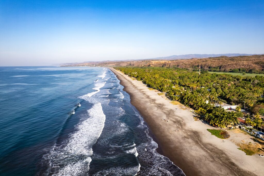 El Salvador acelera su apuesta estratégica para transformar el turismo costero y atraer inversión internacional