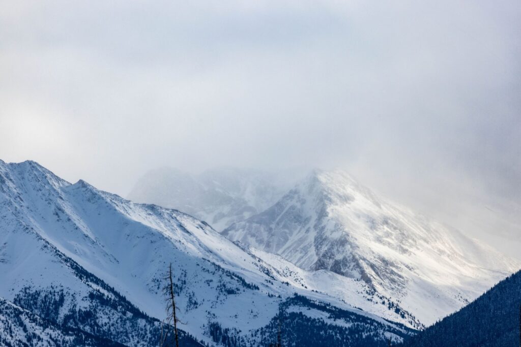El valor de lo prístino: Por qué el viajero canadiense redefine el turismo de montaña y conservación