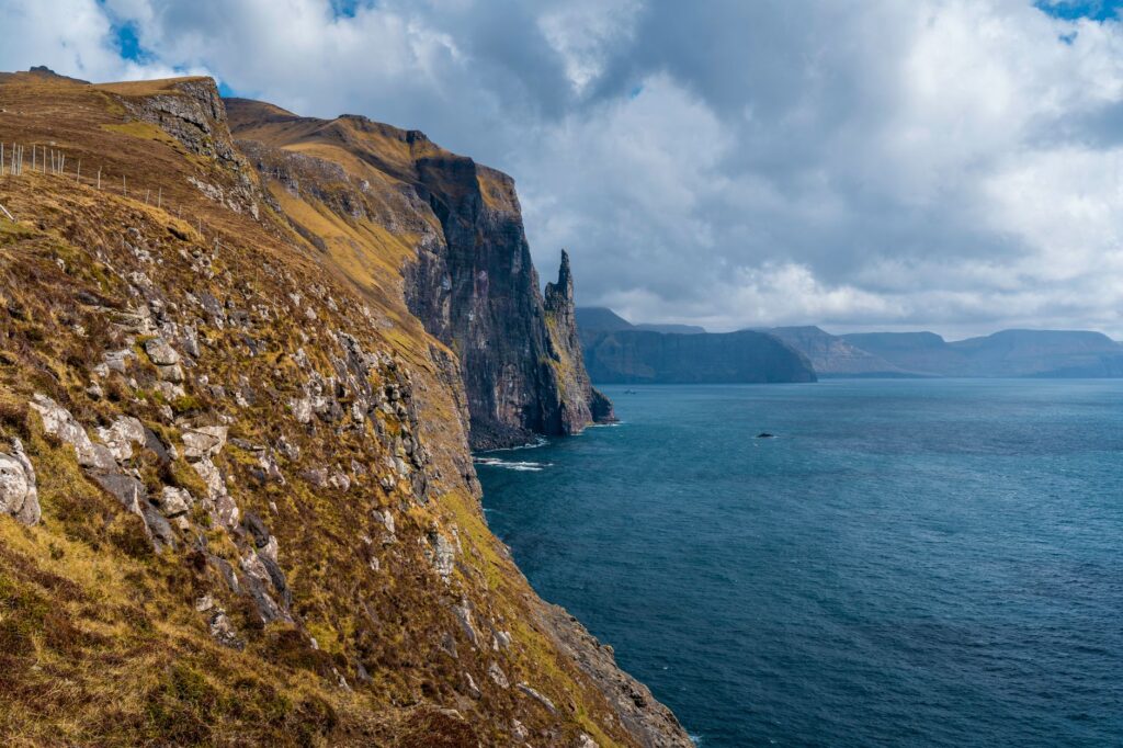El laberinto aéreo de las islas Feroe: la compleja logística de los helicópteros de servicio público y pistas cortas en el Atlántico Norte