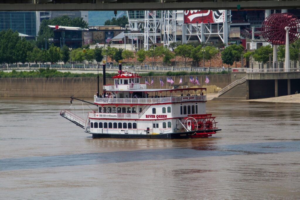 El latido de los barcos de vapor del Danubio: Ingeniería centenaria, ruedas de paletas y la navegación fluvial en Europa Central
