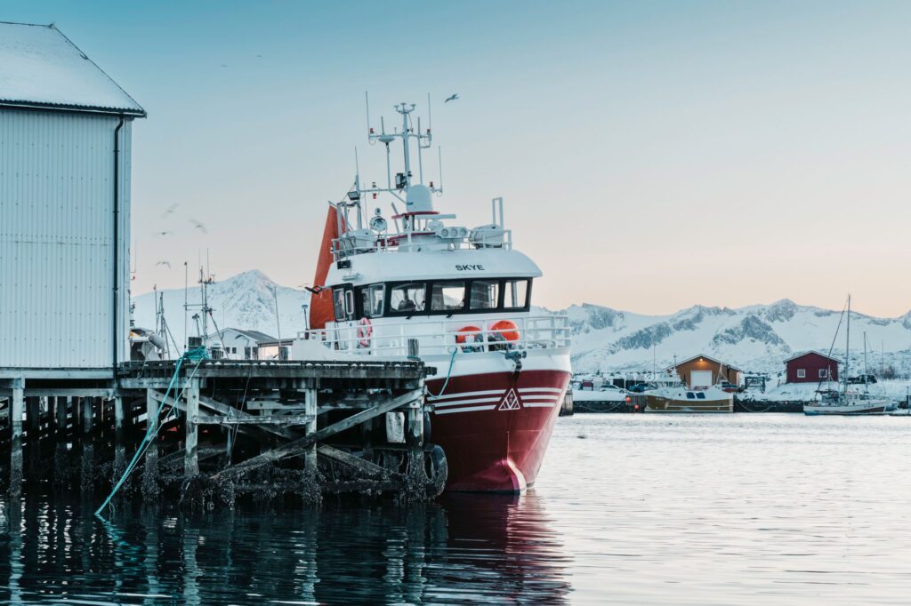 El latido meridional del archipiélago de las Lofoten: Ingeniería de puentes, pasos de mar y la conectividad insular noruega
