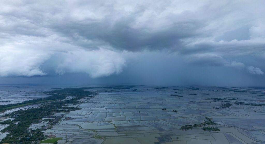 El colapso en Florida: Cuando el clima extremo y la mecánica desafían los cielos