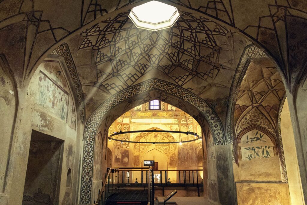 El silencio milenario de los baños de vapor turcos de Bursa: arquitectura abovedada y el arte ancestral del hammam