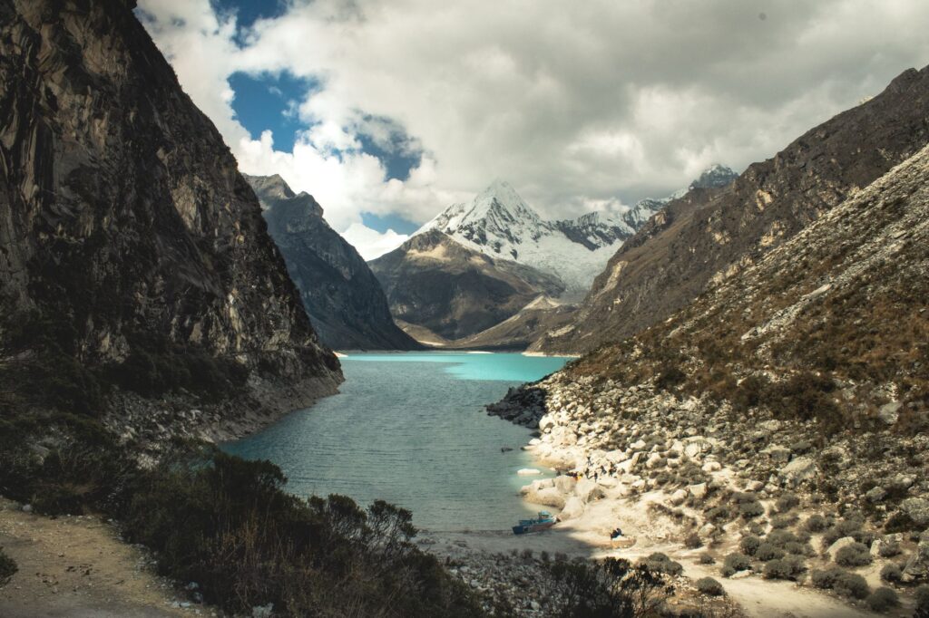 La Travesía del Circuito de W en Torres del Paine: Guía de Expedición y Senderismo por los Valles Graníticos de la Patagonia