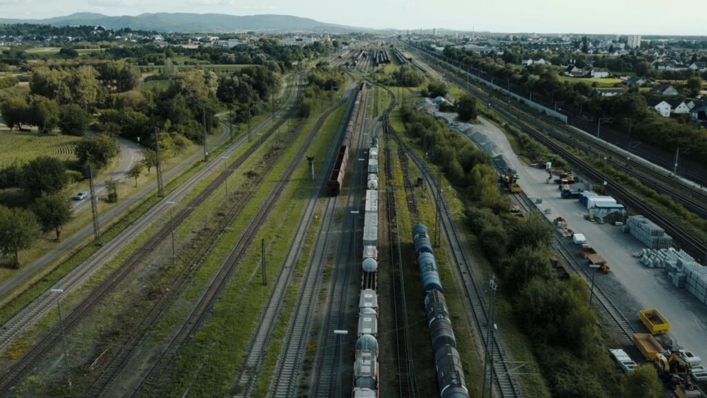 El Ferrocarril del Ruhr: Ingeniería industrial, logística de cuencas y conectividad ferroviaria histórica entre Essen y Duisburgo