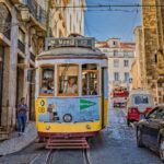 El latido de hierro de los tranvías de Lisboa: Adoquines, contrapesos y la ingeniería anfibia de las Siete Colinas
