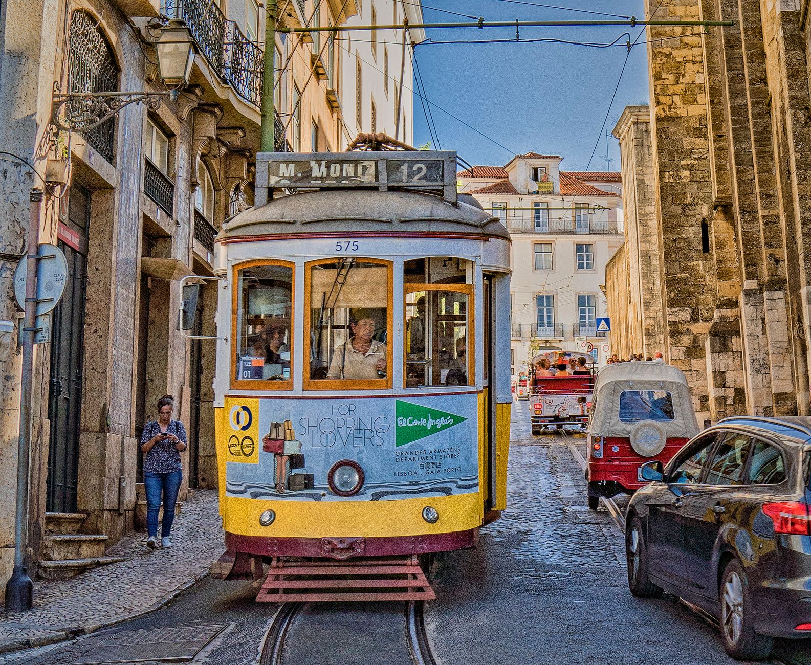 El latido de hierro de los tranvías de Lisboa: Adoquines, contrapesos y la ingeniería anfibia de las Siete Colinas