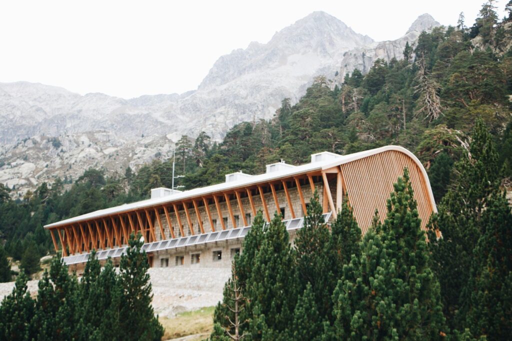 La Travesía del Sendero de GR 10 en los Pirineos Franceses: Guía de Expedición y Senderismo por la Espina Dorsal Atlántico-Mediterránea