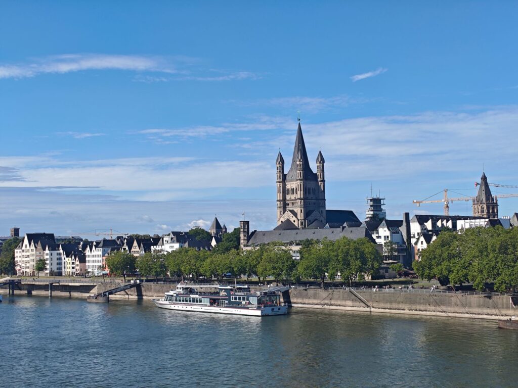 El latido secreto del Rin romántico: navegación fluvial y arquitectura de castillos en el desfiladero de Lorelei