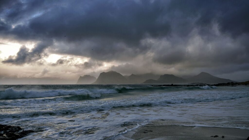 El laberinto de las islas de piedra: cómo las barcazas híbridas y la movilidad eléctrica blanda transforman el transporte en el archipiélago de Lofoten
