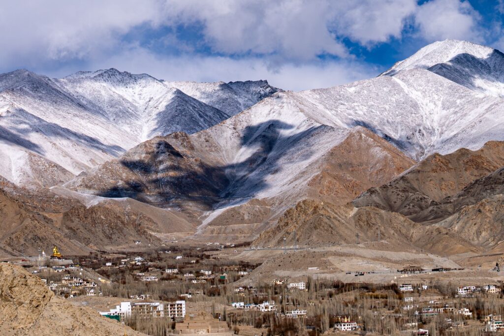 El Refugio del Leopardo de las Nieves en Ladakh: Biología, Climatología de Alta Montaña y Conservación en el Himalaya Indio