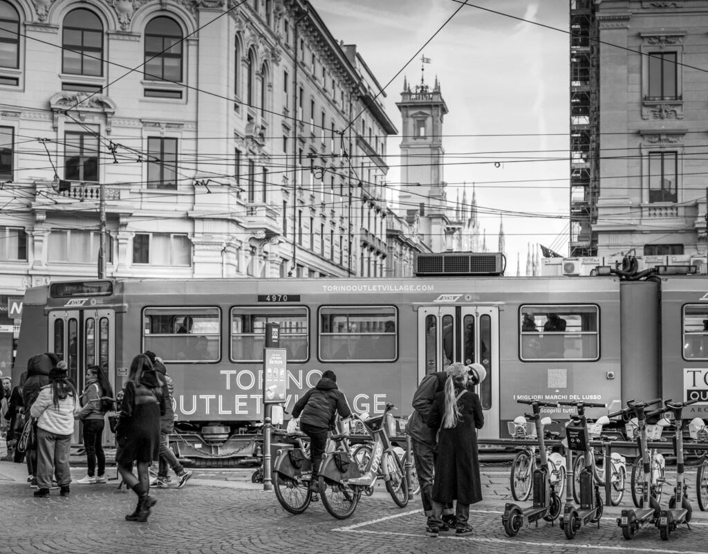 El verano europeo de 2026 sobre raíles y asfalto: guía de supervivencia para el viajero informado