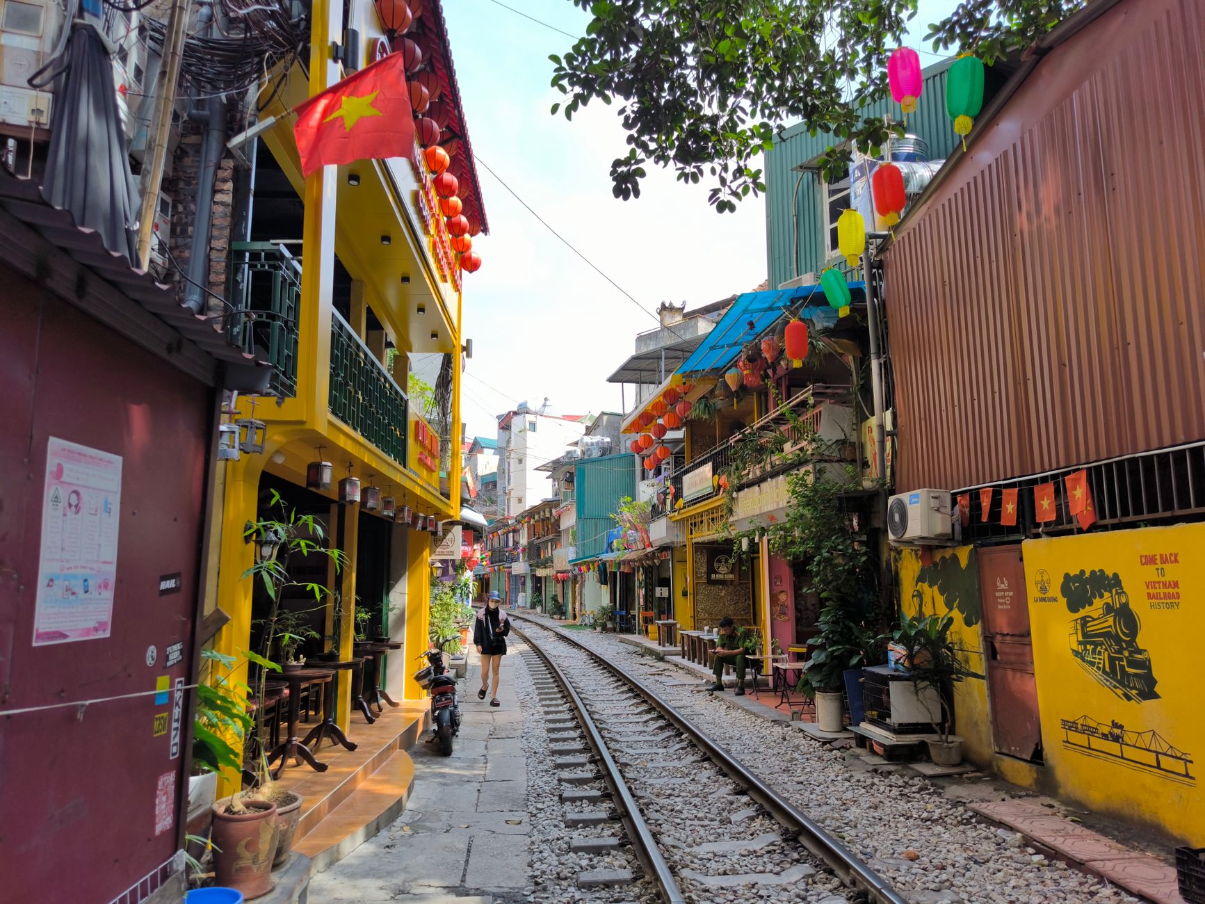 El Ferrocarril Transindochino: Ingeniería de selva, logística monzónica y la conectividad ferroviaria histórica entre Hanói y Ciudad Ho Chi Minh