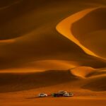 El laberinto intermodal del desierto de Rub al-Jali: Camiones cisterna de alta presión, pistas de dunas y la frágil conectividad de los oasis de Liwa