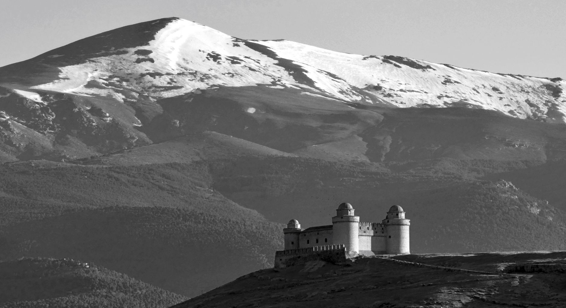 El Renacimiento de la Marroquinería de Ubrique: Piel, Lezna y Memoria en la Sierra de Cádiz