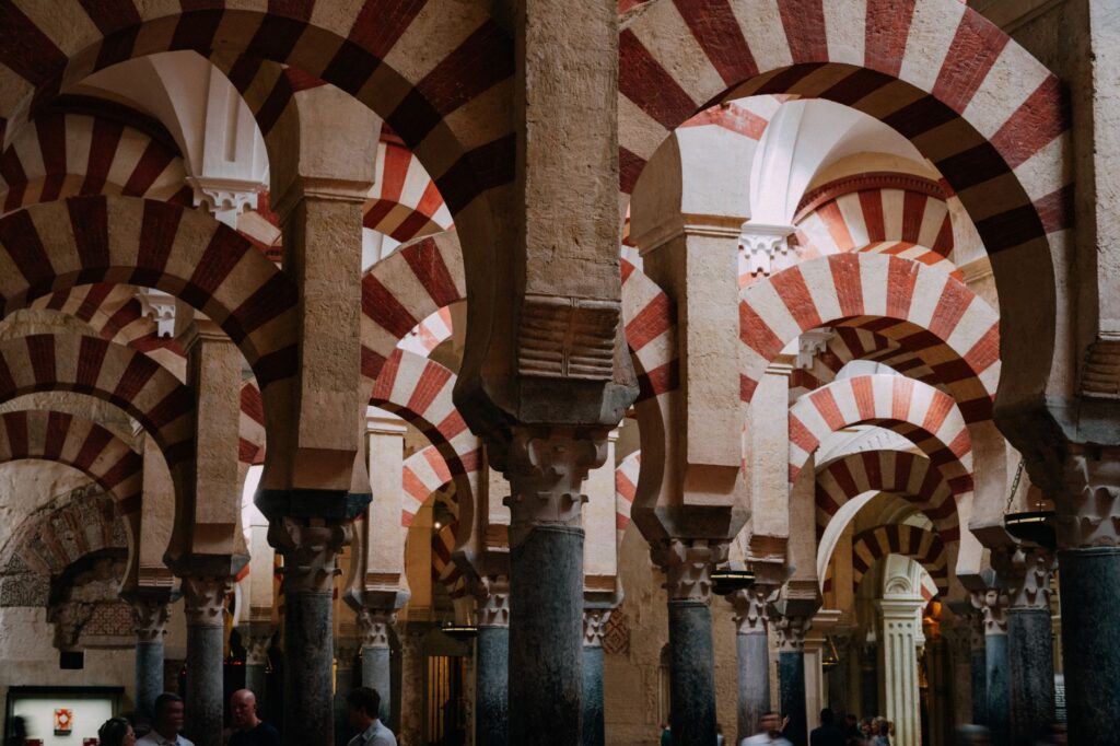 El latido de la orfebrería sagrada: cincel, pátina y memoria en los obradores de Ourense