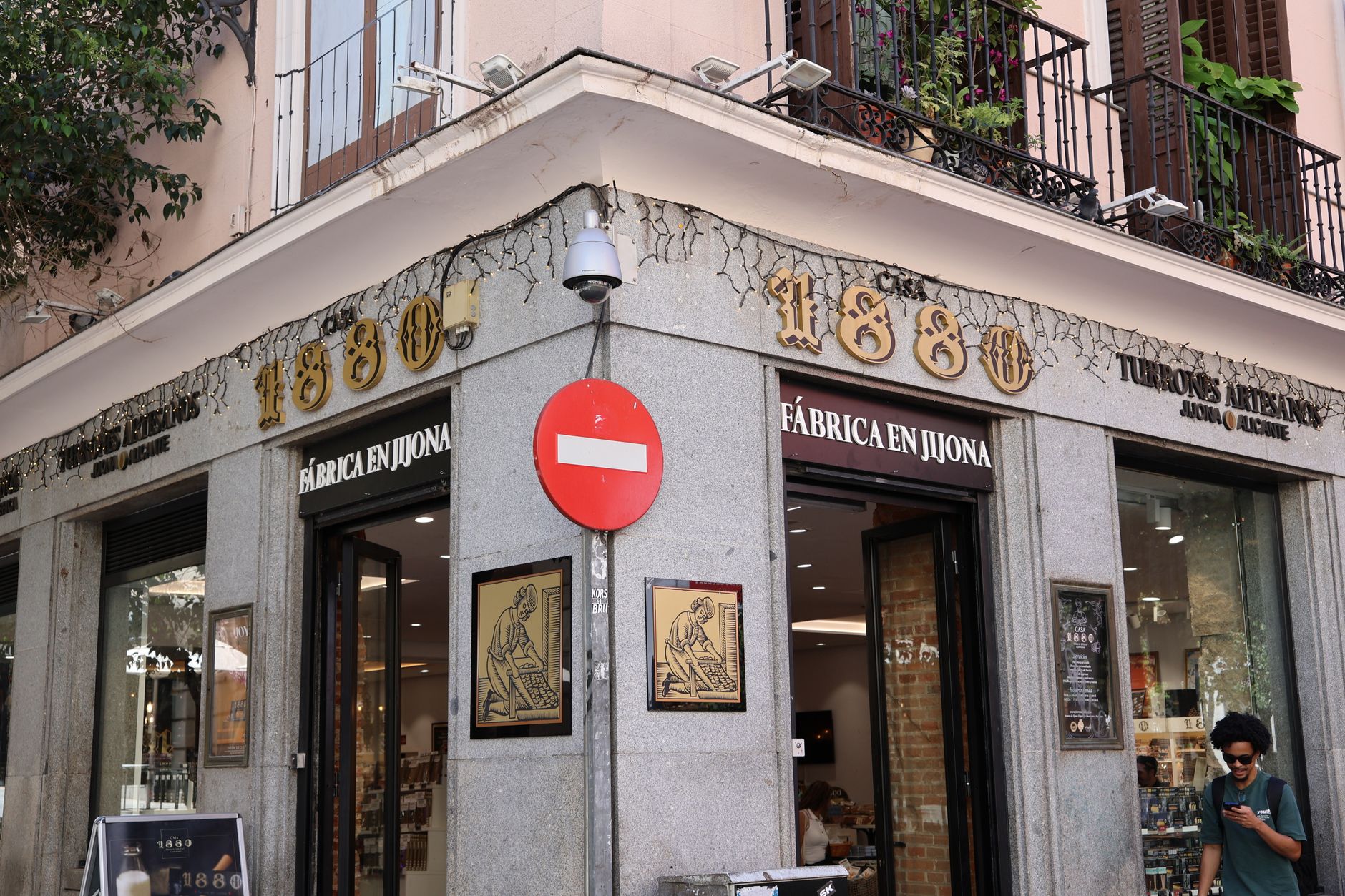 El latido de la encuadernación en piel: aguja, nervio y memoria en los obradores de Salamanca