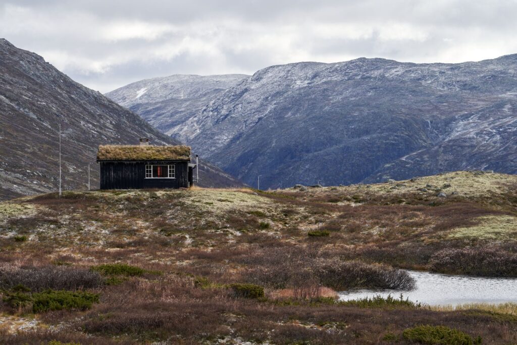 La Travesía del Kungsleden: Guía de Expedición y Senderismo Ártico por la Tundra de Laponia