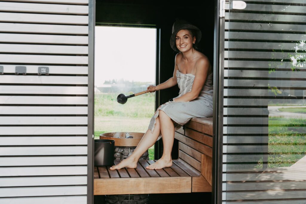 ¿Irías a un concierto en una sauna? El auge de los templos del sudor social