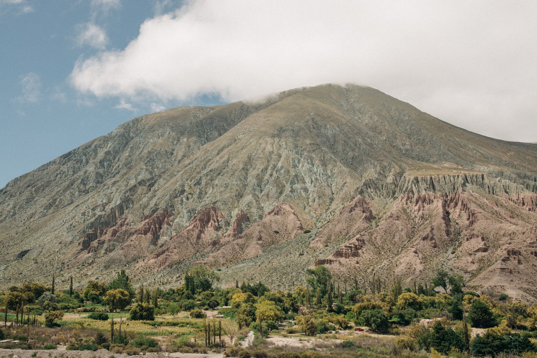 El Ferrocarril Trasandino de Los Andes: Ingeniería de cumbres, logística de alta montaña y la conectividad ferroviaria histórica entre Argentina y Chile