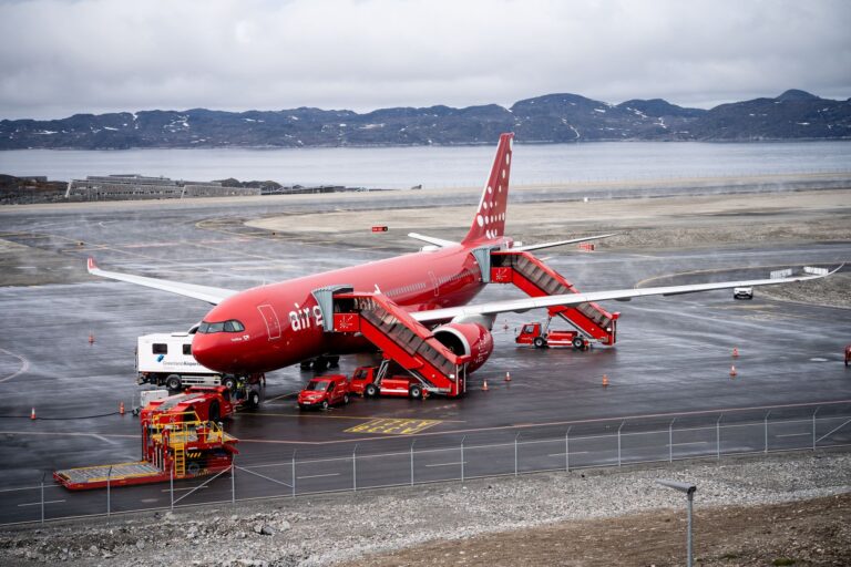 El laberinto aéreo del archipiélago de Svalbard: la compleja logística polar y la aviación de alta latitud en el confín ártico