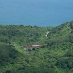 El Ferrocarril de la Costa de Shikoku: Ingeniería de túneles, logística insular y la conectividad ferroviaria en el sur de Japón