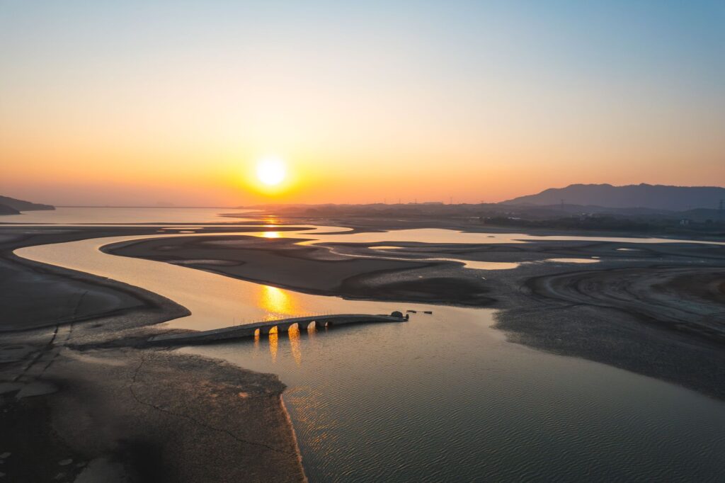 El fluir del Loira en gabarra: la navegación tradicional y el patrimonio fluvial de los castillos