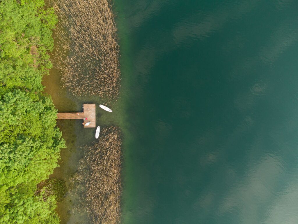 El silencio milenario de la Ruta del Ámbar: navegación fluvial y arquitectura de madera en los canales de Masuria