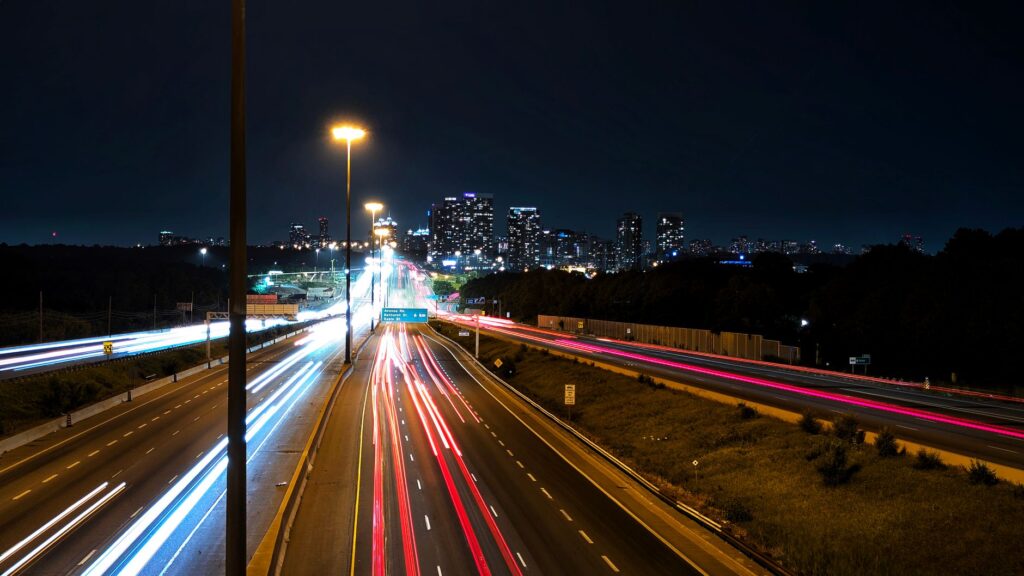 Chauffeuropolis: La metamorfosis del transporte de lujo en Toronto y el auge del chárter ejecutivo