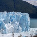 La Travesía del Glaciar Perito Moreno en Crampones: Guía de Expedición y Logística Glaciar por los Canales Patagónicos