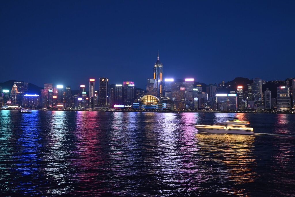 Hong Kong en un segundo: fragmentos de un colorido caos que no deja de ordenarse a cada momento
