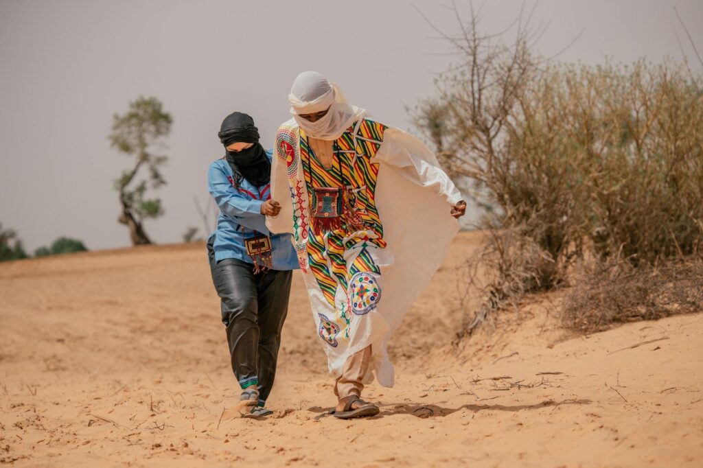 La Travesía del Desierto de Danakil en Caravana: Guía de Expedición y Logística Extrema por las Tierras Más Bajas y Cálidas del Planeta