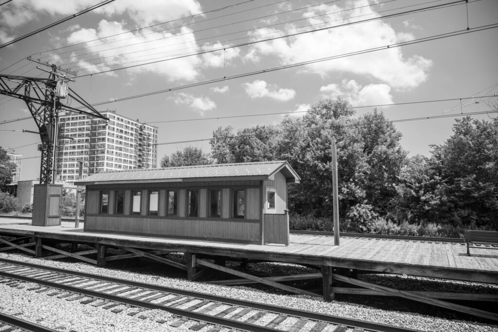 El Ferrocarril Transpirenaico: Ingeniería de cumbres, logística fronteriza y la conectividad ferroviaria entre Canfranc y Oloron