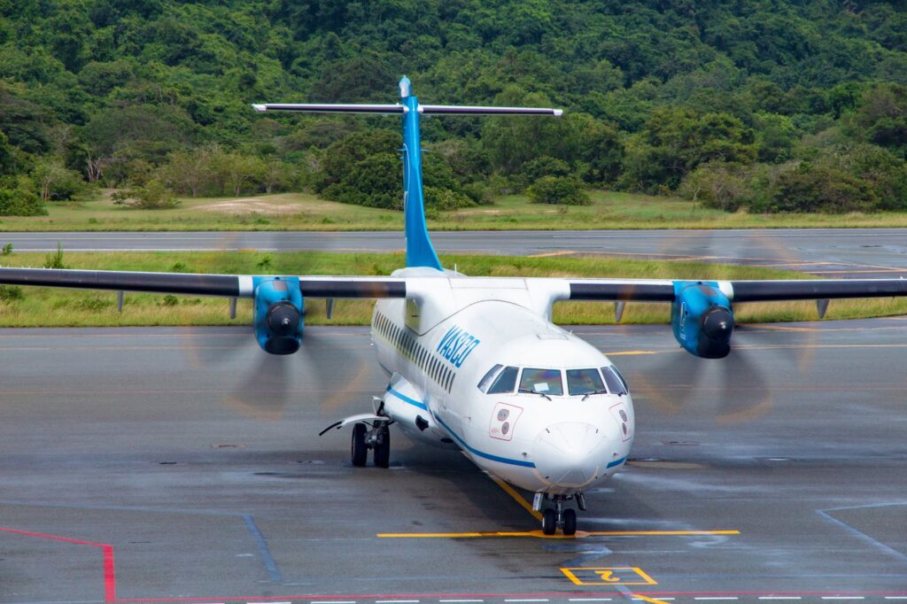 El laberinto aéreo de las islas de la Lealtad: la compleja logística de las pistas de coral y la aviación insular en el Pacífico Sur