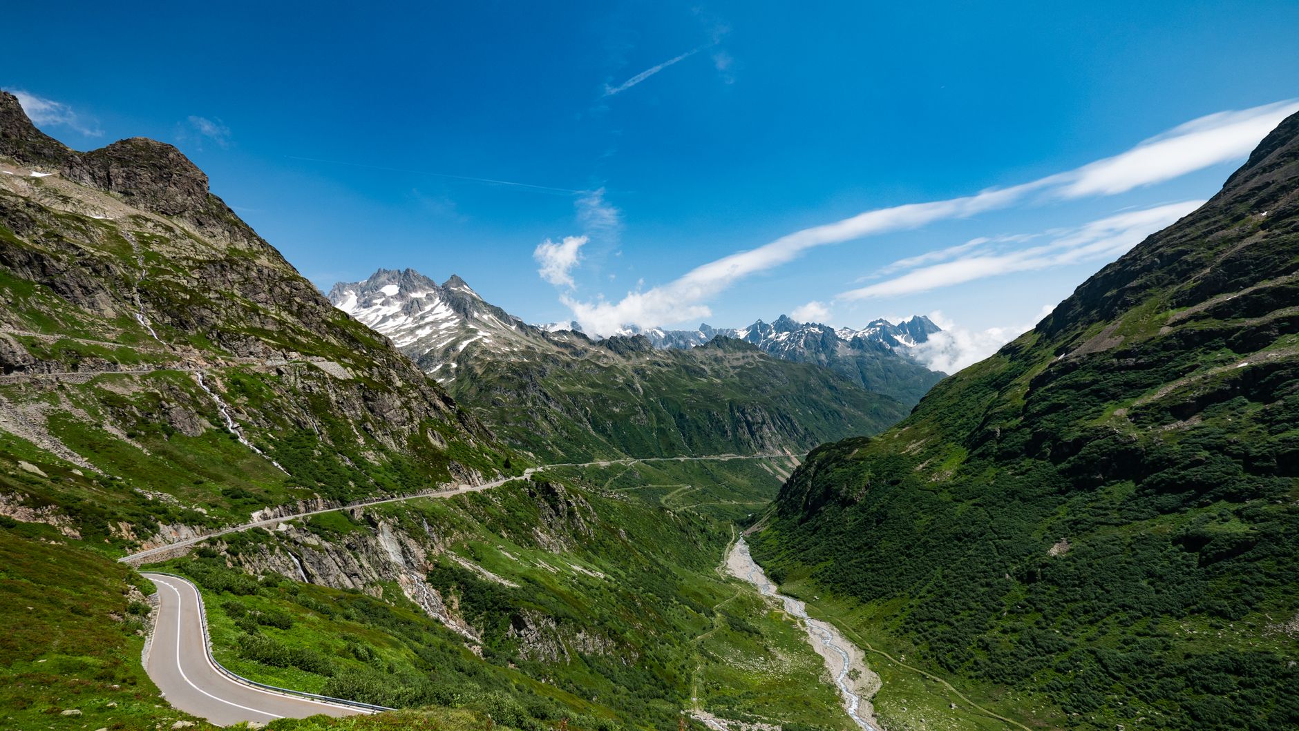 El latido eléctrico de los Alpes: cómo la movilidad blanda cohesiona las comunidades de montaña en Suiza
