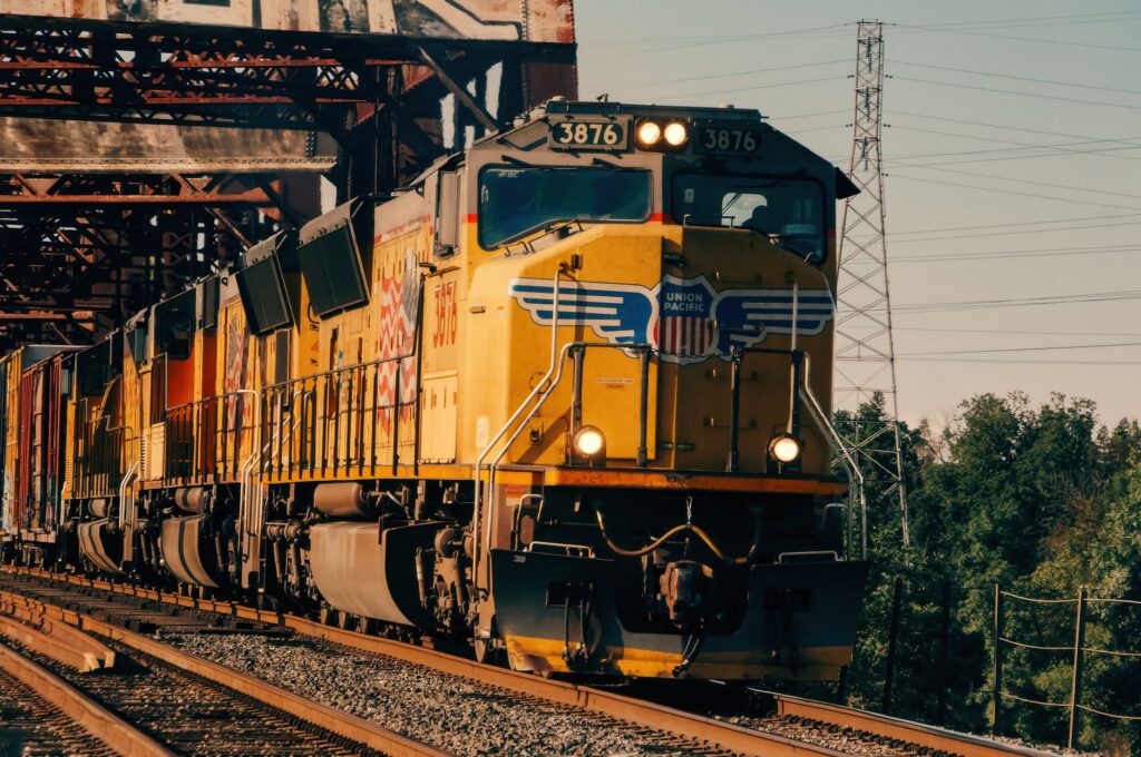 El laberinto intermodal del estrecho de Canso: ingeniería, ferris y la conexión ferroviaria entre Nueva Escocia y la isla del Cabo Bretón