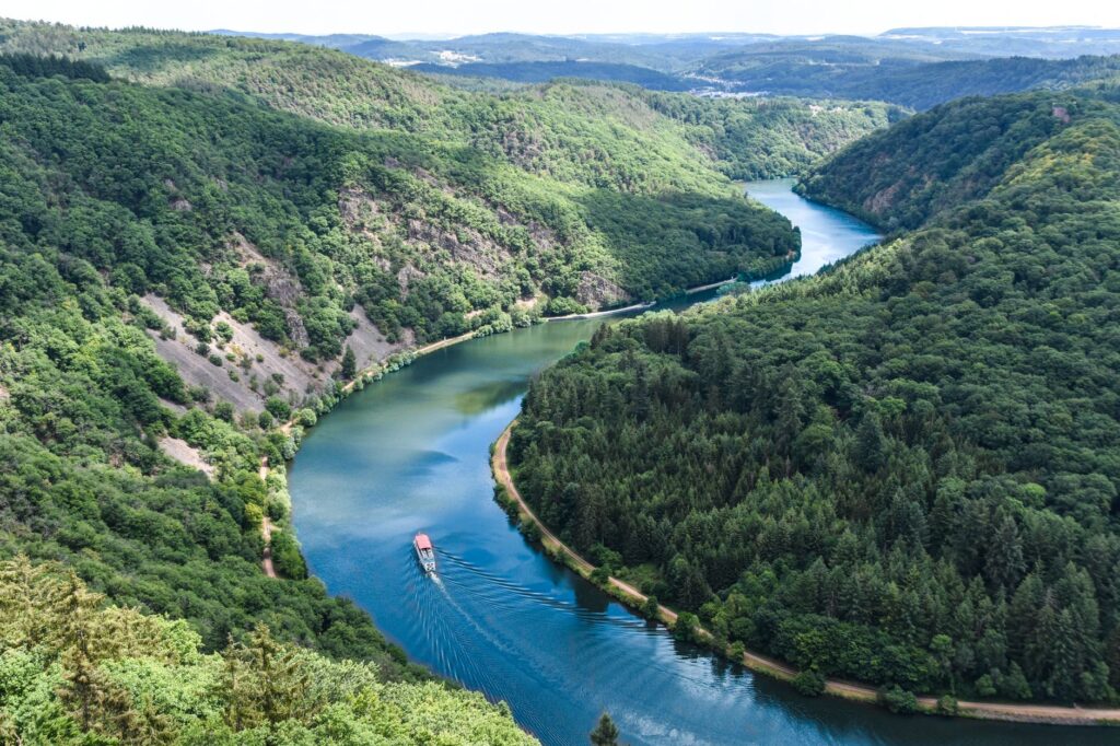 El latido meridional de la región de Alsacia: Canales de esclusas, vías ciclistas y la conectividad fluvial del canal de el Marne al Rin