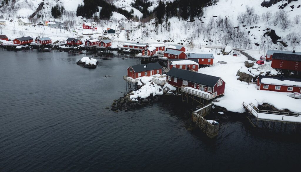 El latido ártico de las Islas Lofoten: Ingeniería de puentes, pasos de mar y la conectividad insular noruega