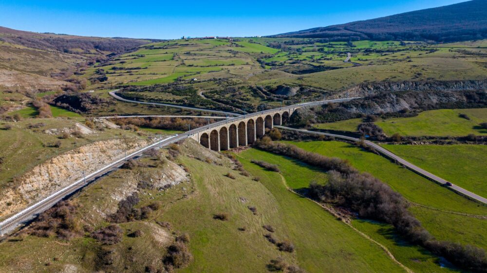 El Ferrocarril del Valle del Ródano: Ingeniería fluvial, logística alpina y la conectividad ferroviaria hacia el Mediterráneo