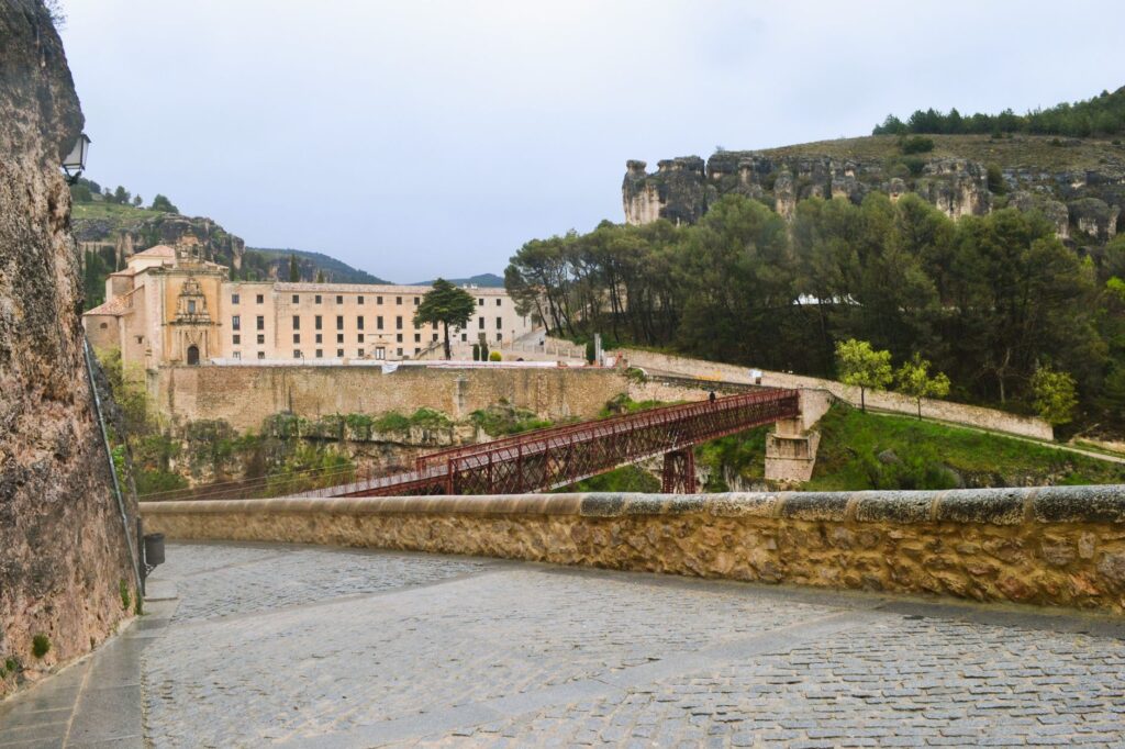 El latido de la cestería de mimbre: varilla, horma y memoria en los obradores de Cuenca