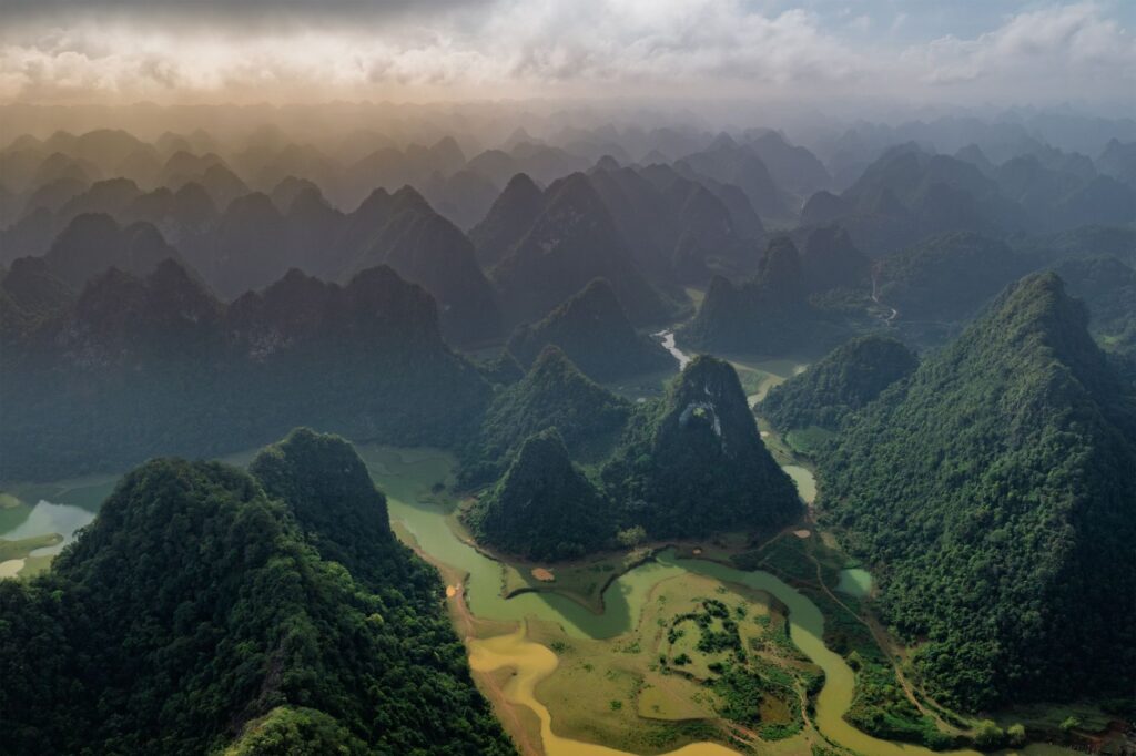 El despertar verde de Laos: Cómo el ecoturismo redefine el desarrollo en el Sudeste Asiático