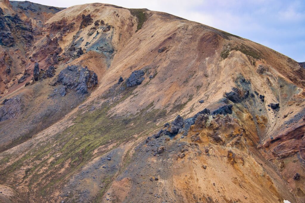 La Travesía del Sentero de Laugavegur en Islandia: Guía de Expedición y Senderismo por las Tierras Altas Volcánicas