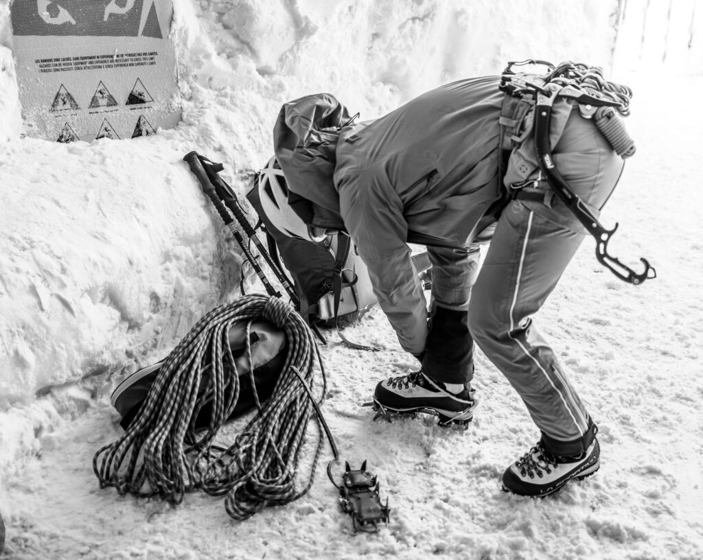 La Travesía del Glaciar Perito Moreno en Crampones: Guía de Expedición y Logística Glaciar por los Canales Patagónicos