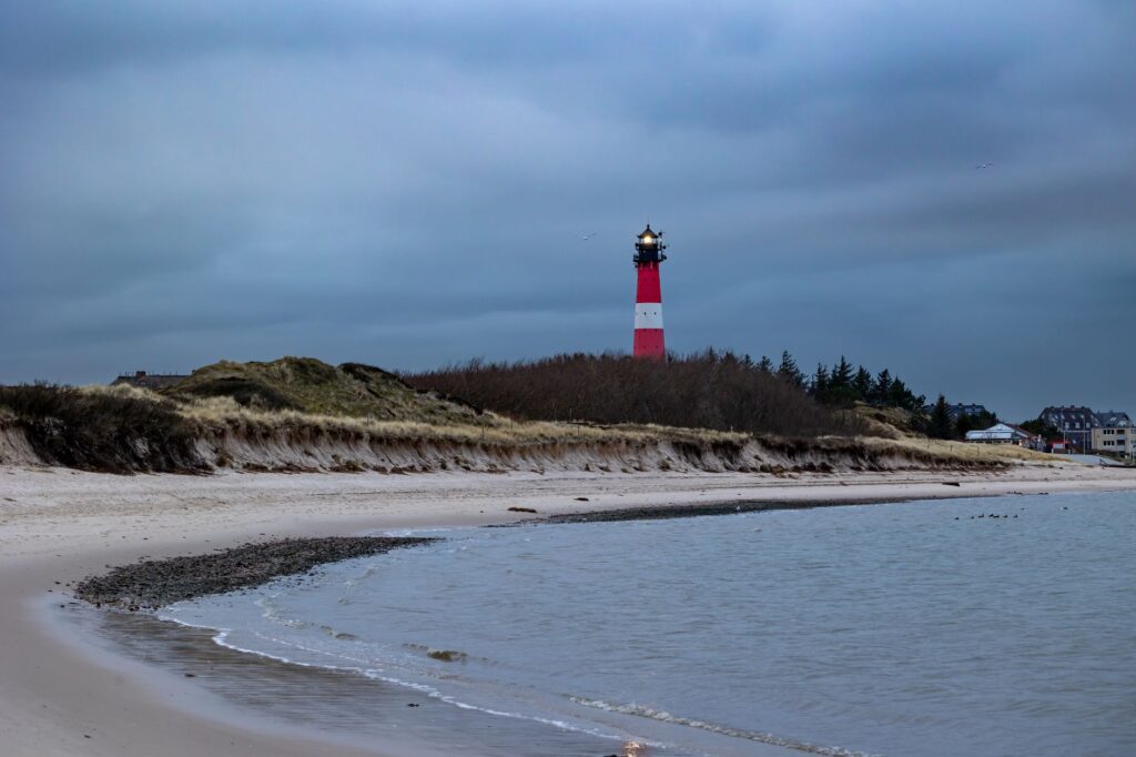 El laberinto intermodal del mar de Wadden: transbordadores de mareas, planchones de fango y la frágil conectividad de un santuario somero